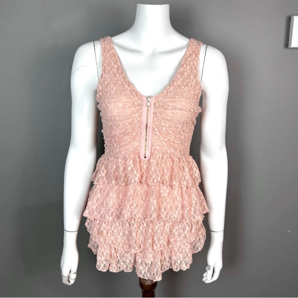 Moda International Sleeveless Lace Top: Sz. XS